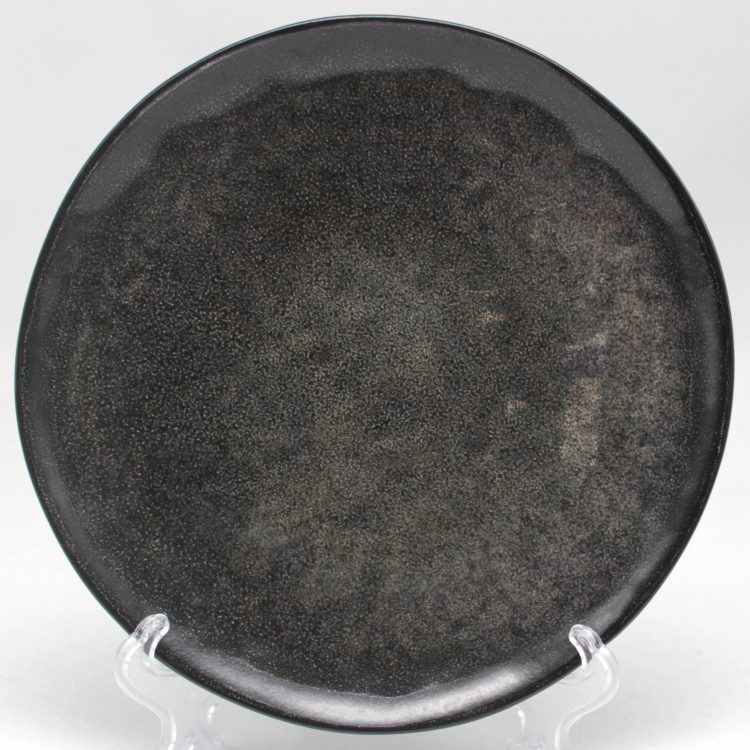 black reactive dinner plate